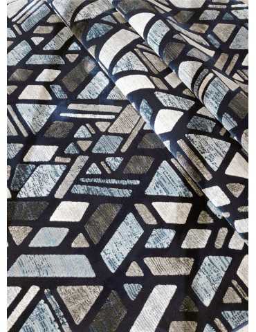 Dettaglio sul tappeto di fantasia blu triangolare